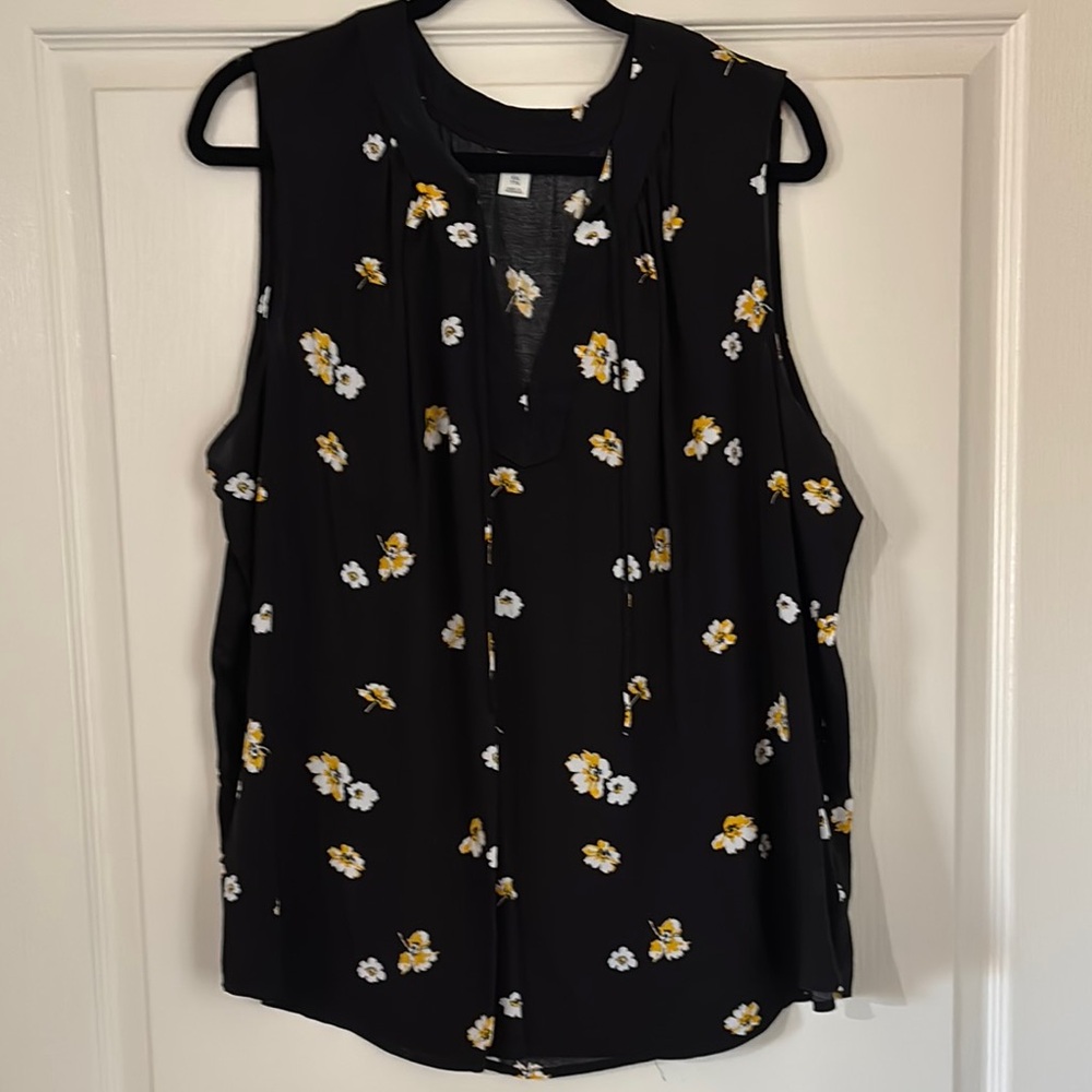 Old Navy Black Sleeveless Blouse with Mandarin Collar and Buttoned Style